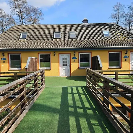 Im Landschaftsschutzgebiet, Mit Dachzimmer Und Terrasse Zum Mit Hauseigenem Bade-steg Apartment