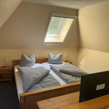 Apartment Im Landschaftsschutzgebiet, Mit Dachzimmer Und Terrasse Zum Mit Hauseigenem Bade-steg *