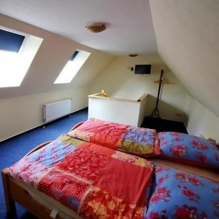 Im Landschaftsschutzgebiet, Mit Dachzimmer Und Terrasse Zum Mit Hauseigenem Bade-steg *