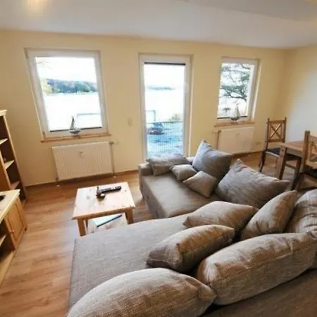Im Landschaftsschutzgebiet, Mit Dachzimmer Und Terrasse Zum Mit Hauseigenem Bade-steg