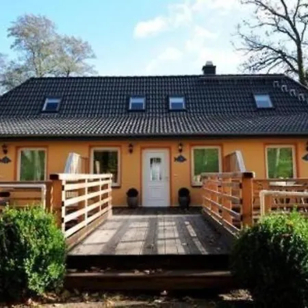 Im Landschaftsschutzgebiet, Mit Dachzimmer Und Terrasse Zum Mit Hauseigenem Bade-steg Apartment *