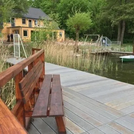Apartment Im Landschaftsschutzgebiet, Mit Dachzimmer Und Terrasse Zum Mit Hauseigenem Bade-steg Neukloster