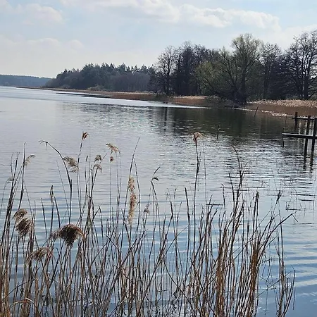 Im Landschaftsschutzgebiet, Mit Dachzimmer Und Terrasse Zum Mit Hauseigenem Bade-steg Neukloster